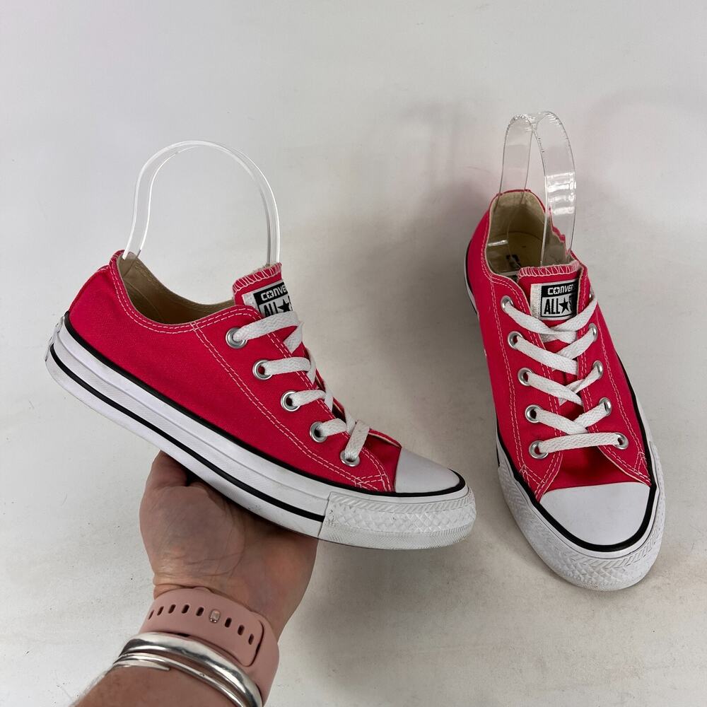 Converse chuck Taylor all star women’s size 6 hot pink white classic low shoes